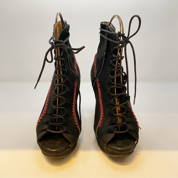John Fluevog Angelou Open Toe Platform Bootie 7 | Avant-Garde Designer Shoe - Picture 3 of 17